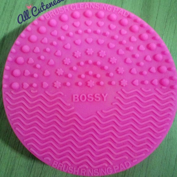 Makeup Brush Cleansing Pad - Picture 2 of 3